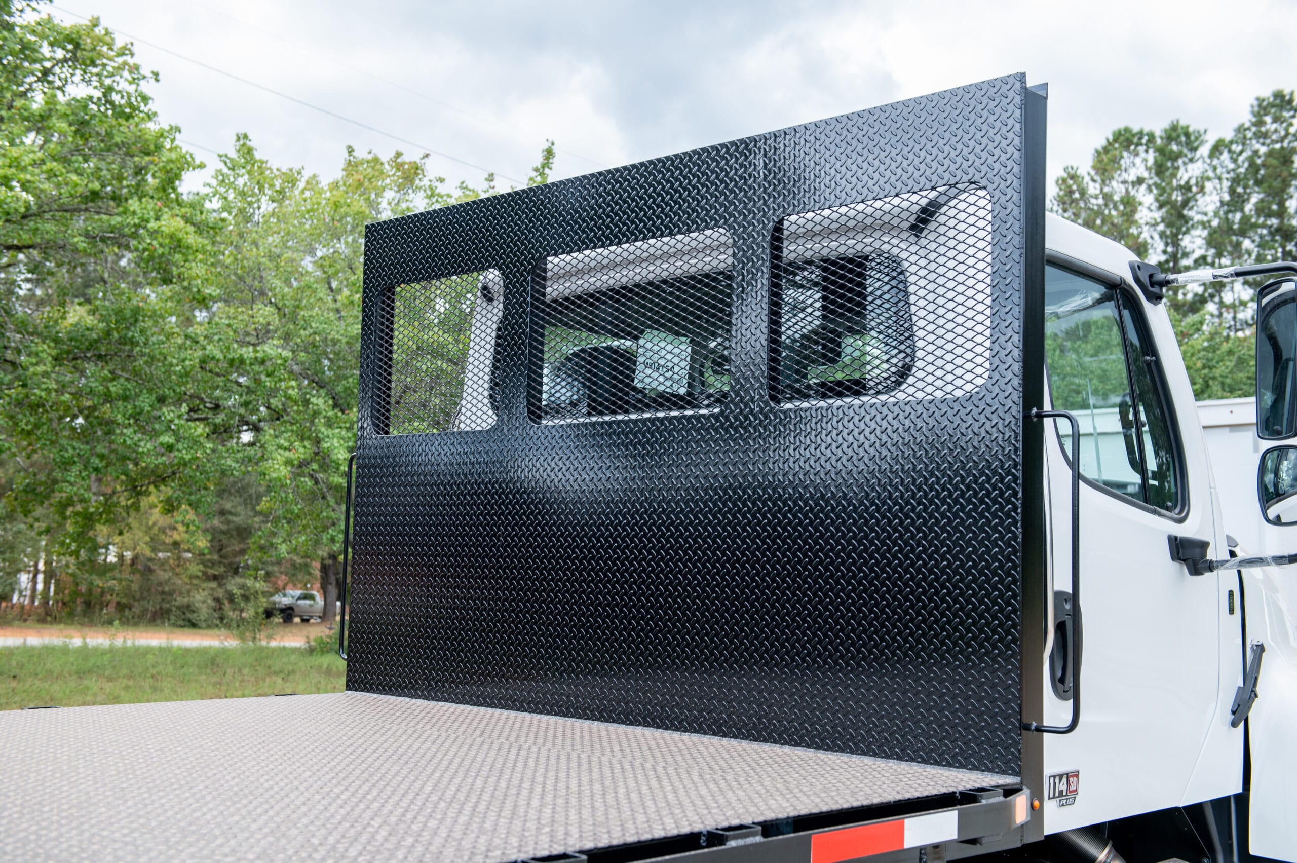 Flat bed truck